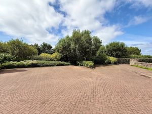 Photo 25- click for photo gallery